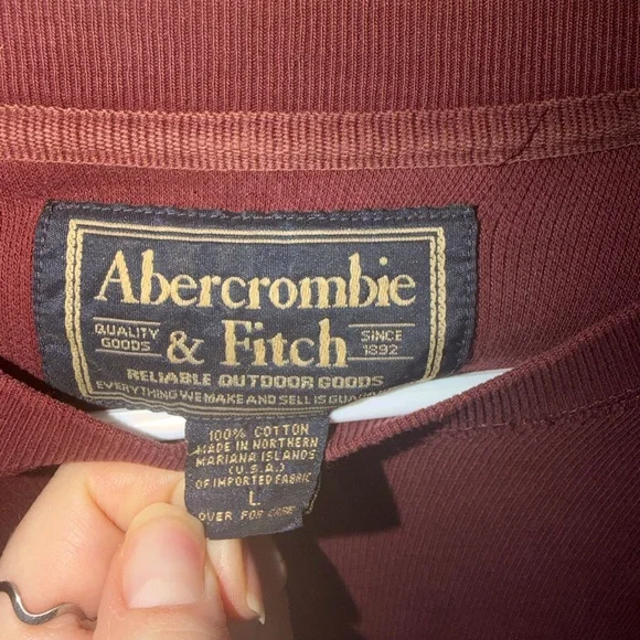 Abercrombie & Fitch Men's Maroon Crewneck Sweater - Picture 2 of 3